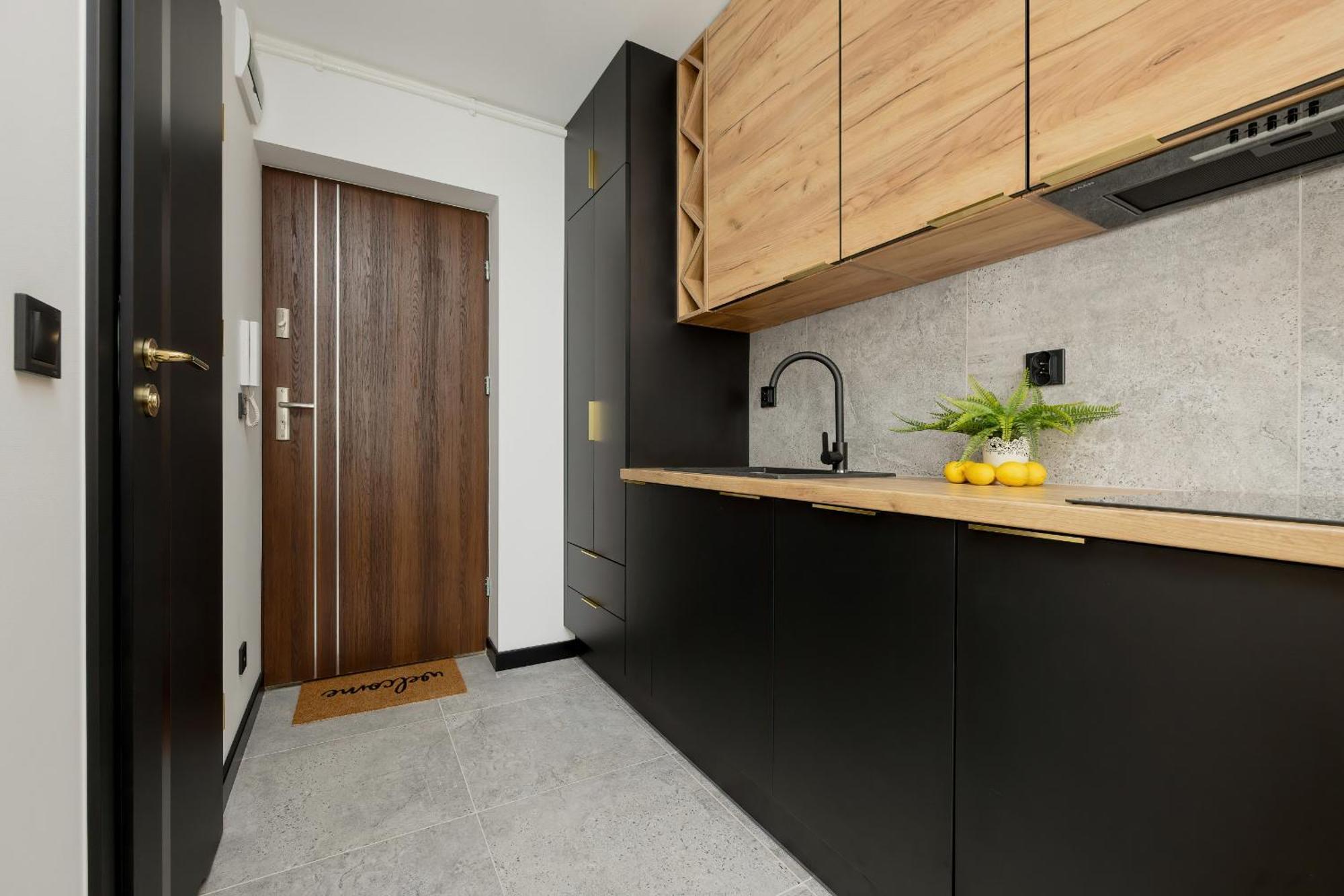 Modern Black & Wooden Apartment Warsaw Near The Airport By Noclegi Renters المظهر الخارجي الصورة
